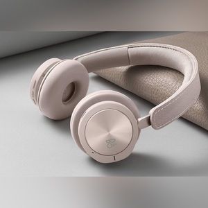Bang & Olufsen Beoplay H8I Headphones in PINK!